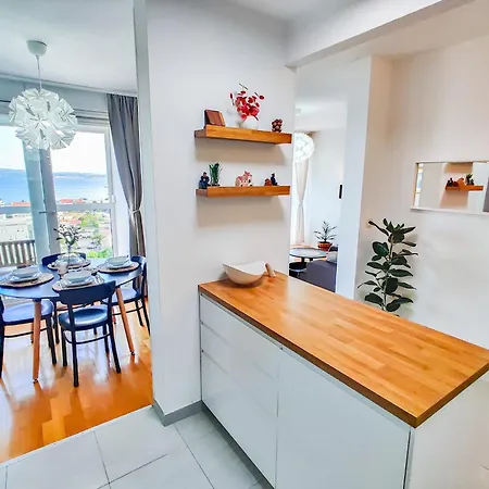 The Golden View Apartment