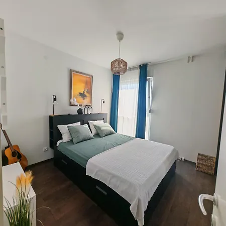 The Golden View Apartment *